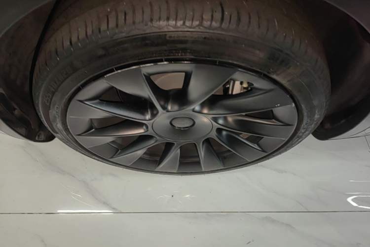 Used Tesla Model Y 2022 Rear-Wheel-Drive Version Left Front Wheel Hub