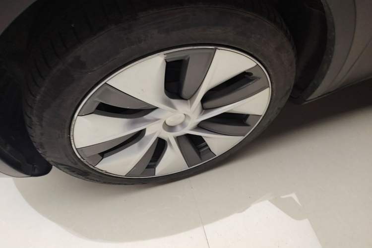 Used Tesla Model Y 2022 Revised Version Rear-Wheel Drive Left Front Wheel Hub