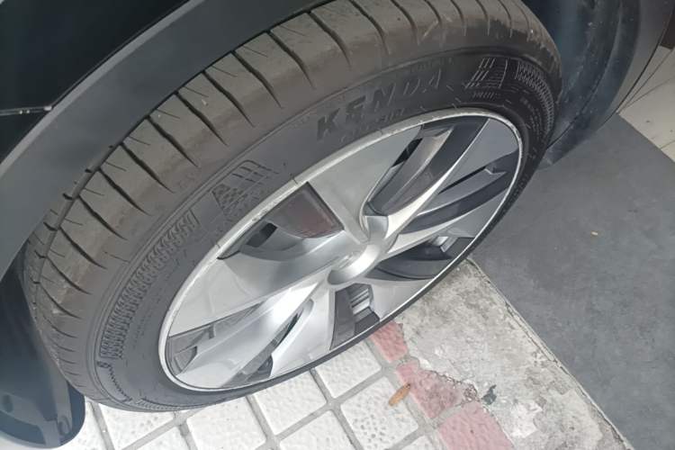 Used Tesla Model Y 2022 Rear-Wheel-Drive Version Left Front Wheel Hub