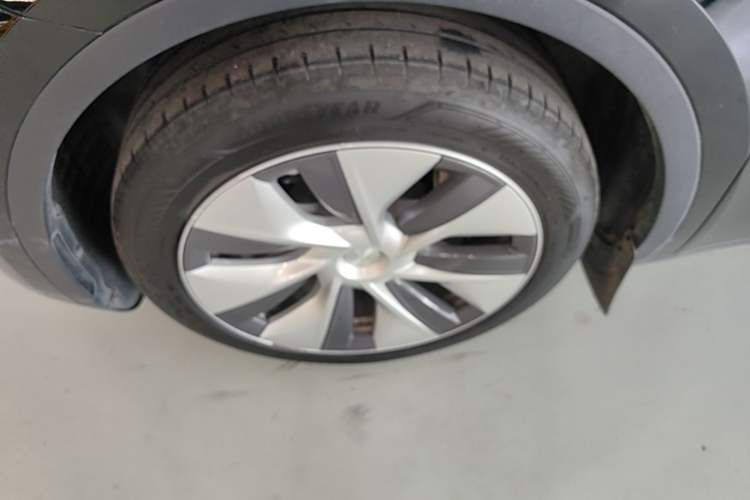 Used Tesla Model Y 2022 Revised Version Rear-Wheel Drive Left Front Wheel Hub