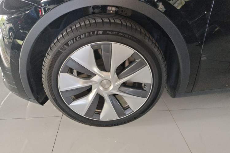 Used Tesla Model Y 2022 Rear-Wheel-Drive Version Left Front Wheel Hub