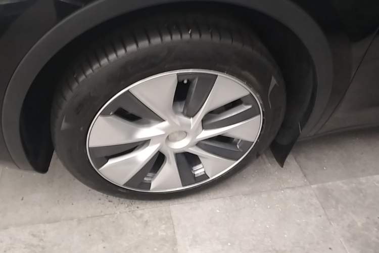 Used Tesla Model Y 2022 Revised Version Rear-Wheel Drive Left Front Wheel Hub