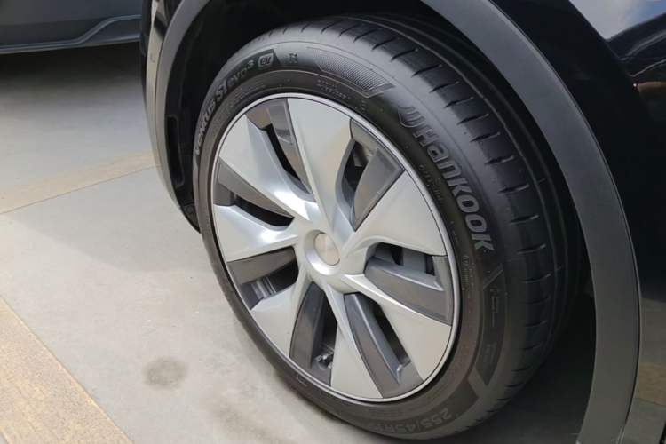 Used Tesla Model Y 2022 Revised Version Rear-Wheel Drive Left Front Wheel Hub