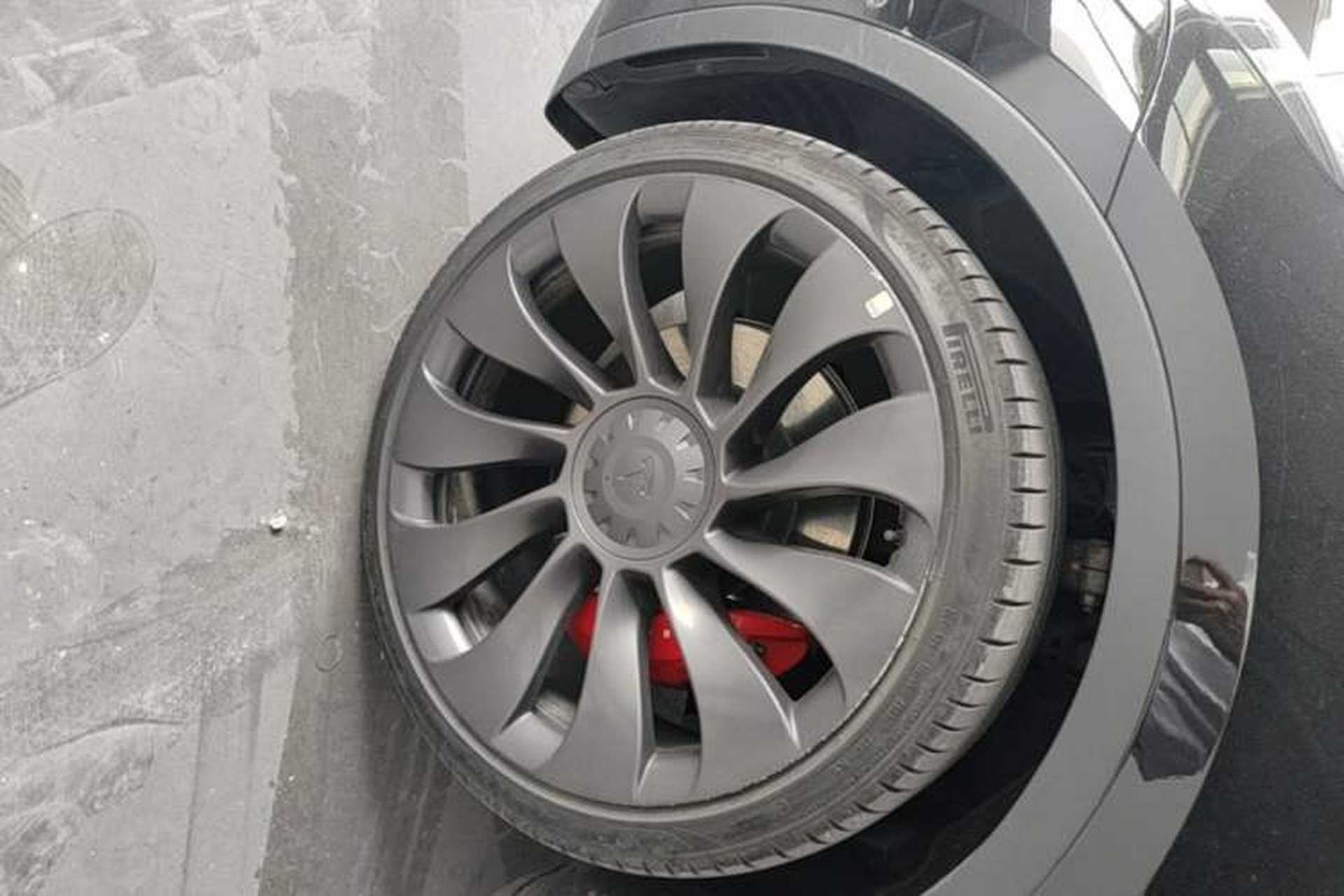 Used Tesla Model Y 2022 Performance High-Performance All-Wheel-Drive Version Left Front Wheel Hub