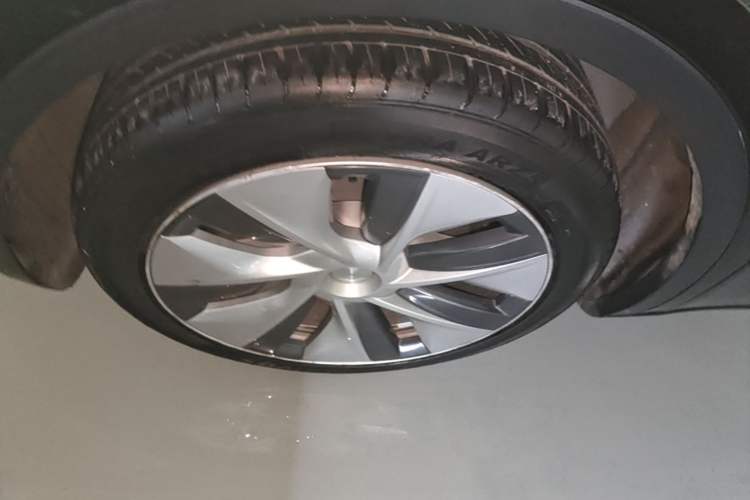 Used Tesla Model Y 2022 Rear-Wheel-Drive Version Left Front Wheel Hub