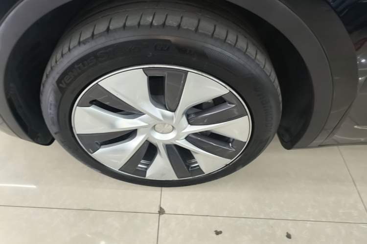 Used Tesla Model Y 2022 Revised Version Long-Range All-Wheel Drive Left Front Wheel Hub