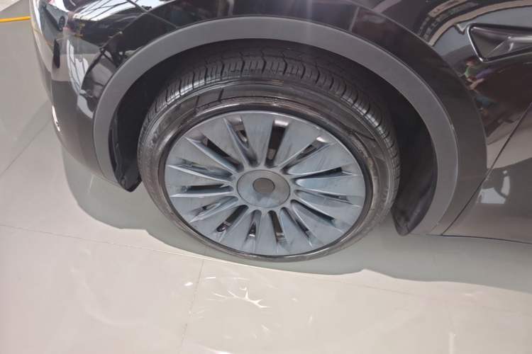 Used Tesla Model Y 2022 Revised Version Rear-Wheel Drive Left Front Wheel Hub