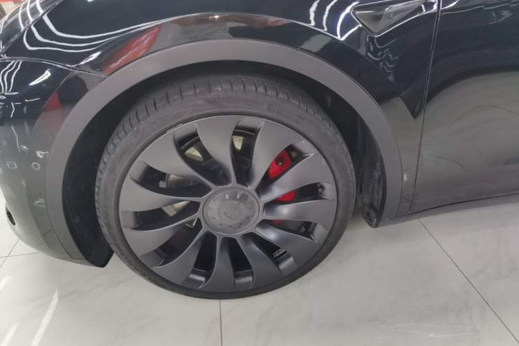 Used Tesla Model Y 2022 Performance High-Performance All-Wheel-Drive Version Left Front Wheel Hub