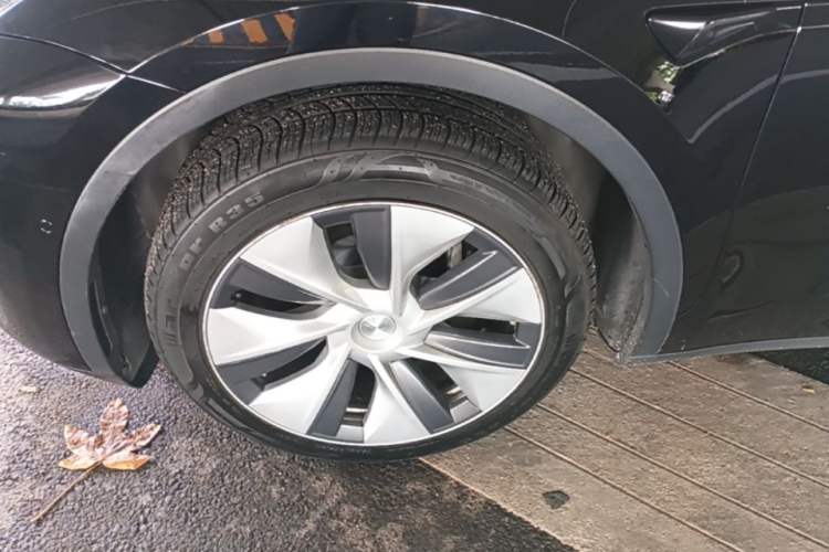 Used Tesla Model Y 2022 Rear-Wheel-Drive Version Left Front Wheel Hub