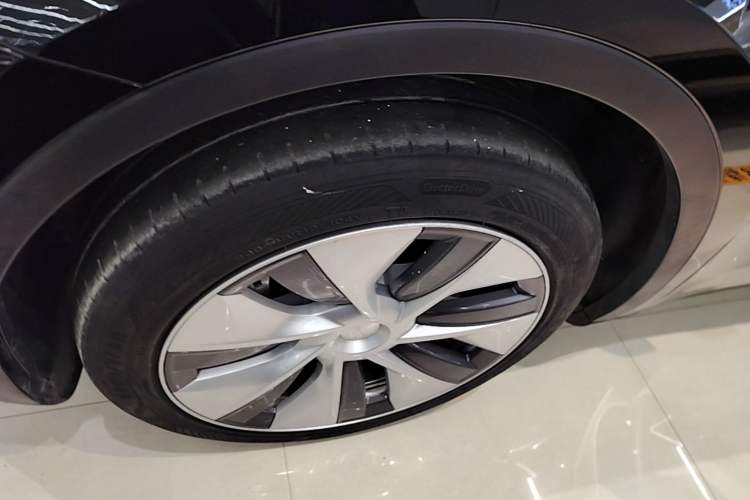 Used Tesla Model Y 2022 Revised Version Rear-Wheel Drive Left Front Wheel Hub