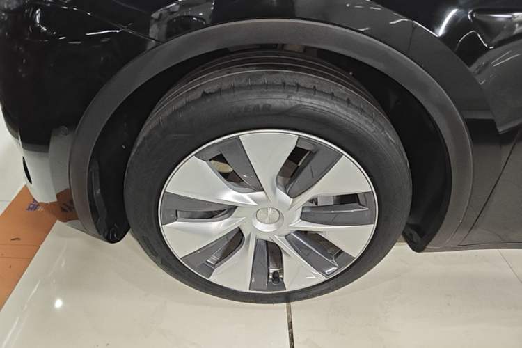 Used Tesla Model Y 2022 Revised Version Rear-Wheel Drive Left Front Wheel Hub