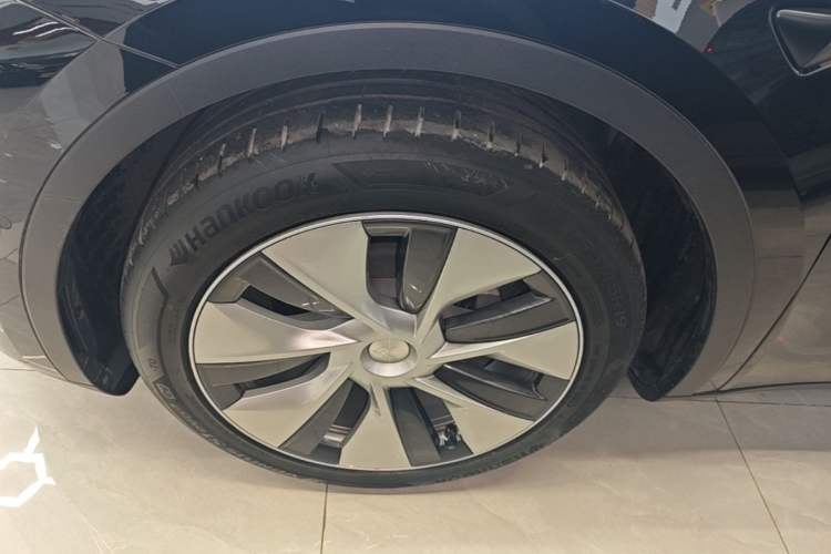 Used Tesla Model Y 2022 Long-Range All-Wheel-Drive Version Left Front Wheel Hub