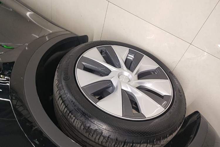 Used Tesla Model Y 2022 Revised Version Long-Range All-Wheel Drive Left Front Wheel Hub