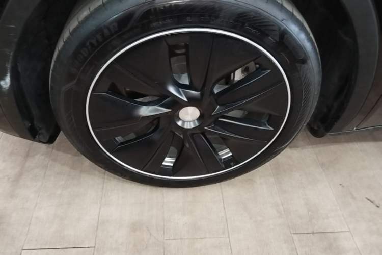 Used Tesla Model Y 2022 Rear-Wheel-Drive Version Left Front Wheel Hub