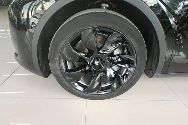 Used Tesla Model Y 2022 Revised Version Rear-Wheel Drive Left Front Wheel Hub