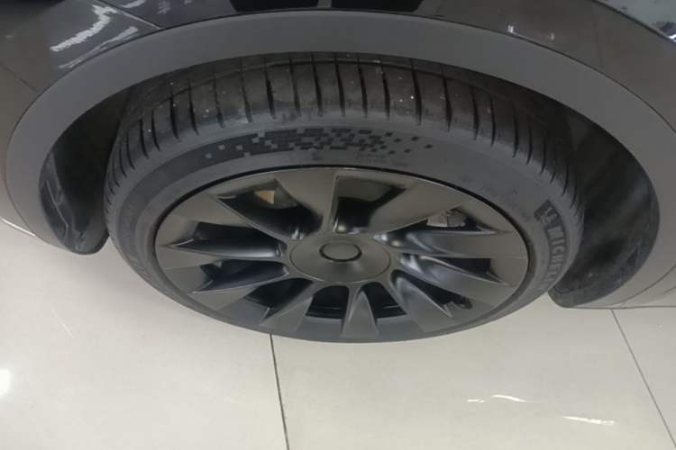 Used Tesla Model Y 2022 Revised Version Rear-Wheel Drive Left Front Wheel Hub