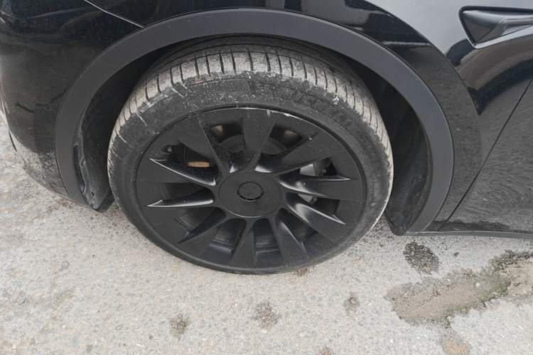 Used Tesla Model Y 2022 Long-Range All-Wheel-Drive Version Left Front Wheel Hub