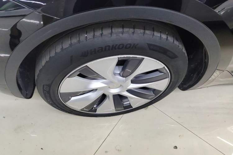 Used Tesla Model Y 2022 Revised Version Rear-Wheel Drive Left Front Wheel Hub
