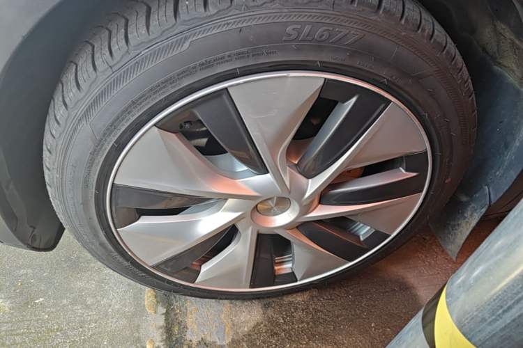 Used Tesla Model Y 2022 Revised Version Rear-Wheel Drive Left Front Wheel Hub