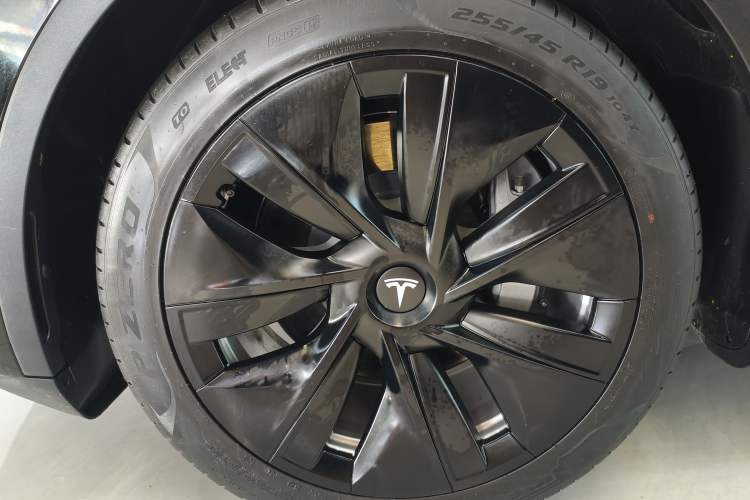Used Tesla Model Y 2022 Revised Version Rear-Wheel Drive Left Front Wheel Hub