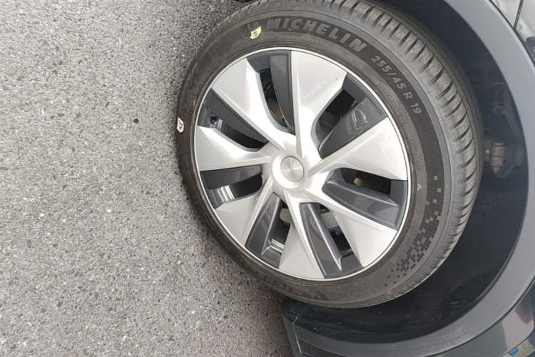 Used Tesla Model Y 2022 Revised Version Rear-Wheel Drive Left Front Wheel Hub