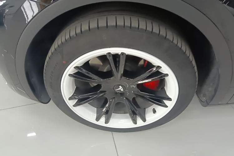 Used Tesla Model Y 2022 Revised Version Rear-Wheel Drive Left Front Wheel Hub