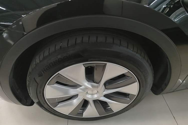 Used Tesla Model Y 2022 Rear-Wheel-Drive Version Left Front Wheel Hub