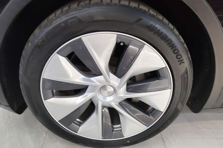 Used Tesla Model Y 2022 Rear-Wheel-Drive Version Left Front Wheel Hub