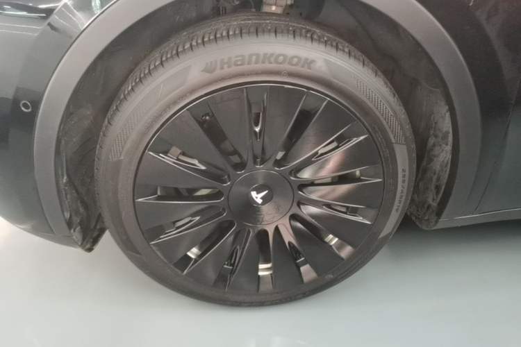 Used Tesla Model Y 2022 Rear-Wheel-Drive Version Left Front Wheel Hub