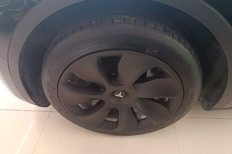 Used Tesla Model Y 2022 Revised Version Rear-Wheel Drive Left Front Wheel Hub