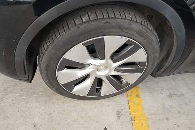 Used Tesla Model Y 2022 Revised Version Rear-Wheel Drive Left Front Wheel Hub