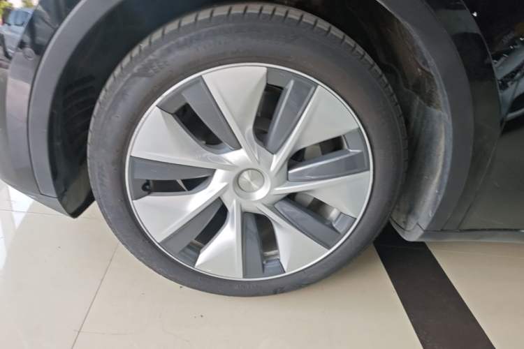 Used Tesla Model Y 2022 Revised Version Rear-Wheel Drive Left Front Wheel Hub