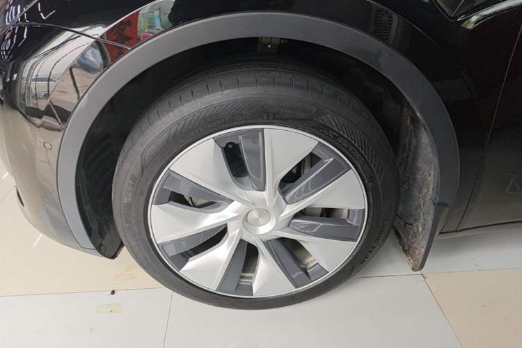 Used Tesla Model Y 2022 Revised Version Rear-Wheel Drive Left Front Wheel Hub