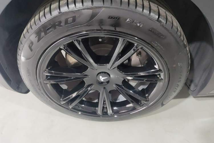 Used Tesla Model Y 2022 Rear-Wheel-Drive Version Left Front Wheel Hub
