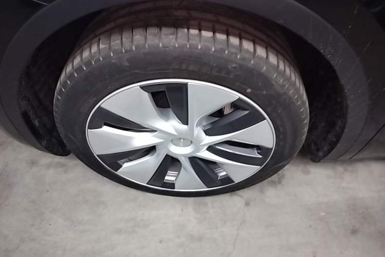 Used Tesla Model Y 2022 Revised Version Rear-Wheel Drive Left Front Wheel Hub
