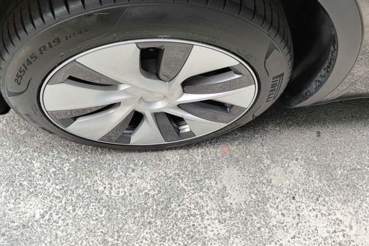 Used Tesla Model Y 2022 Revised Version Rear-Wheel Drive Left Front Wheel Hub