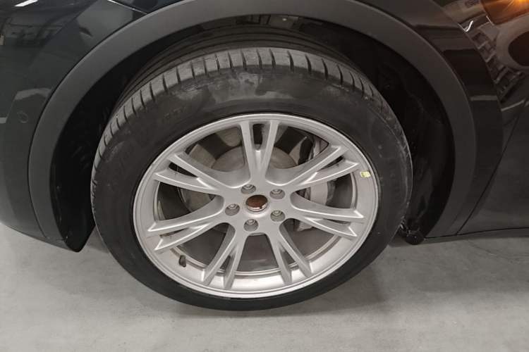 Used Tesla Model Y 2022 Revised Version Rear-Wheel Drive Left Front Wheel Hub
