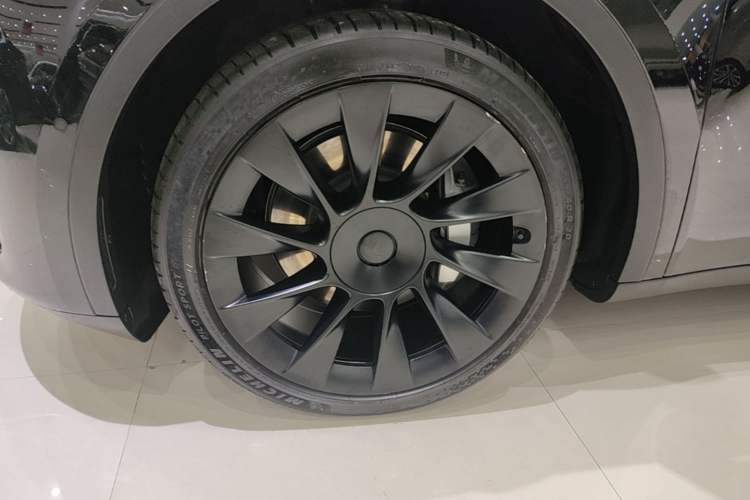 Used Tesla Model Y 2022 Revised Version Long-Range All-Wheel Drive Left Front Wheel Hub