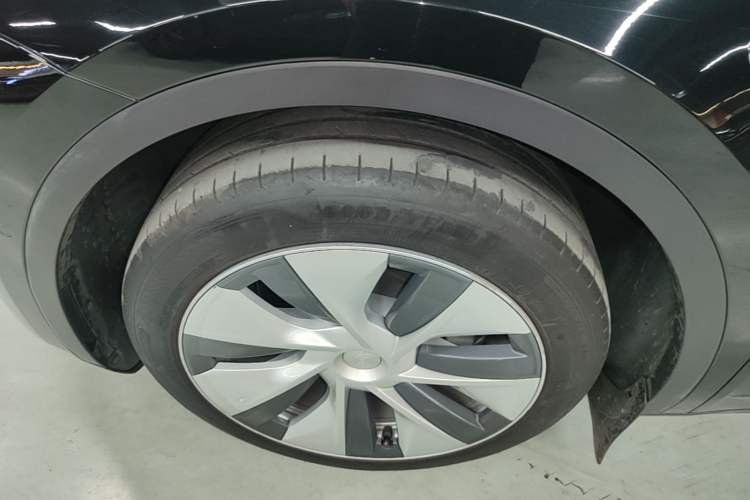 Used Tesla Model Y 2022 Revised Version Rear-Wheel Drive Left Front Wheel Hub