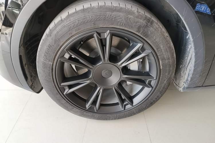 Used Tesla Model Y 2022 Revised Version Rear-Wheel Drive Left Front Wheel Hub