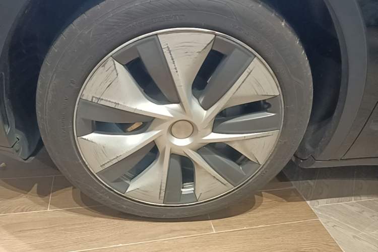Used Tesla Model Y 2022 Revised Version Rear-Wheel Drive Left Front Wheel Hub