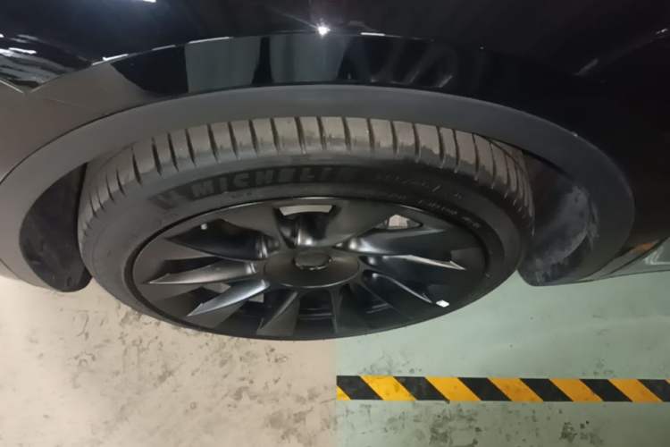 Used Tesla Model Y 2022 Rear-Wheel-Drive Version Left Front Wheel Hub