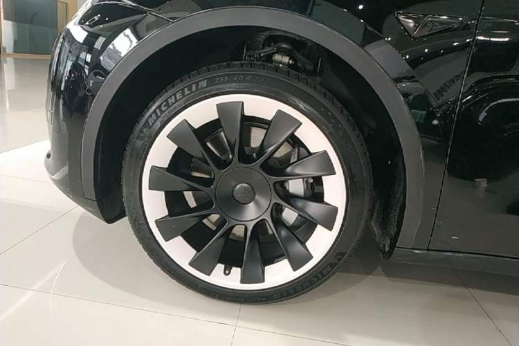 Used Tesla Model Y 2022 Revised Version Rear-Wheel Drive Left Front Wheel Hub