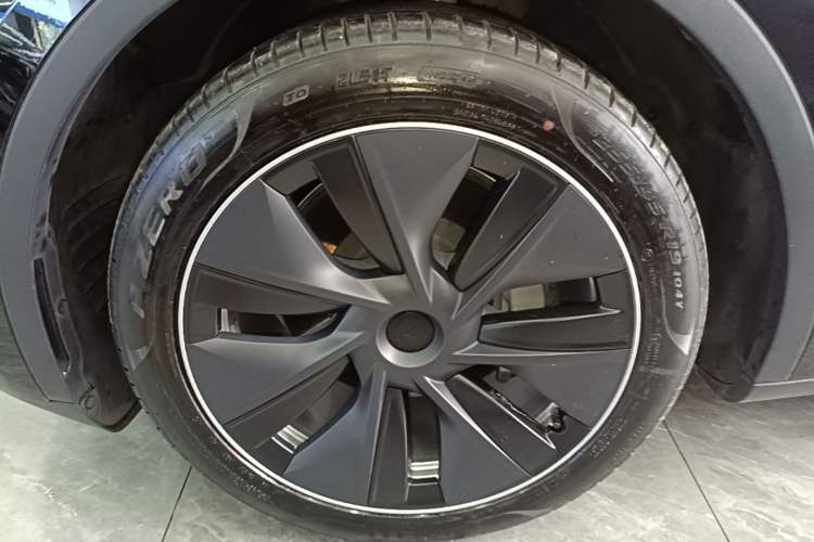 Used Tesla Model Y 2022 Revised Version Rear-Wheel Drive Left Front Wheel Hub