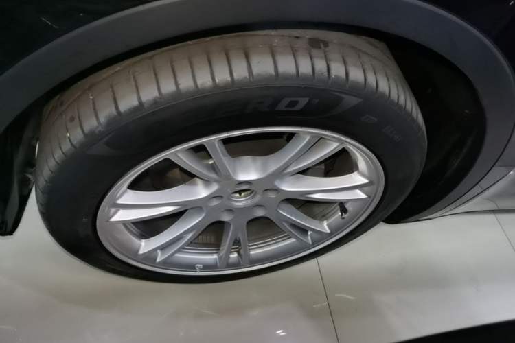 Used Tesla Model Y 2022 Revised Version Rear-Wheel Drive Left Front Wheel Hub