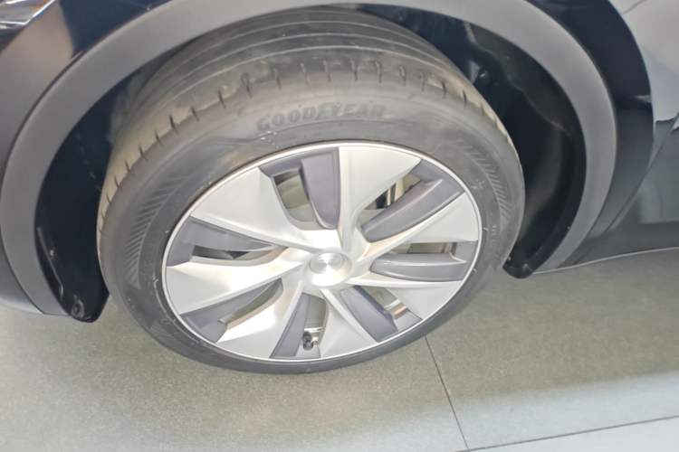Used Tesla Model Y 2022 Revised Version Rear-Wheel Drive Left Front Wheel Hub