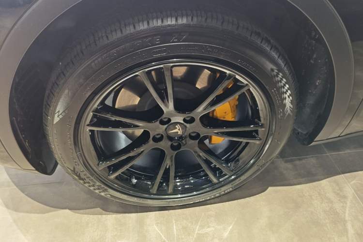 Used Tesla Model Y 2022 Revised Version Rear-Wheel Drive Left Front Wheel Hub