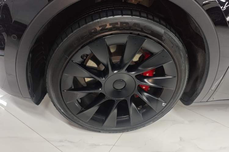 Used Tesla Model Y 2022 Rear-Wheel-Drive Version Left Front Wheel Hub