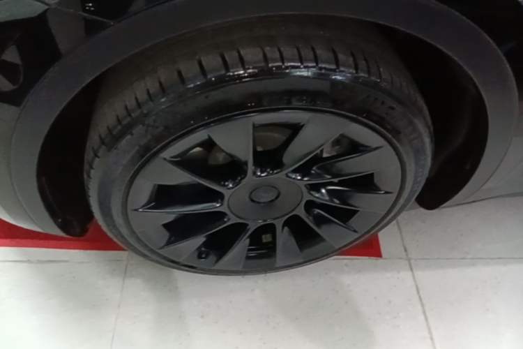 Used Tesla Model Y 2022 Rear-Wheel-Drive Version Left Front Wheel Hub