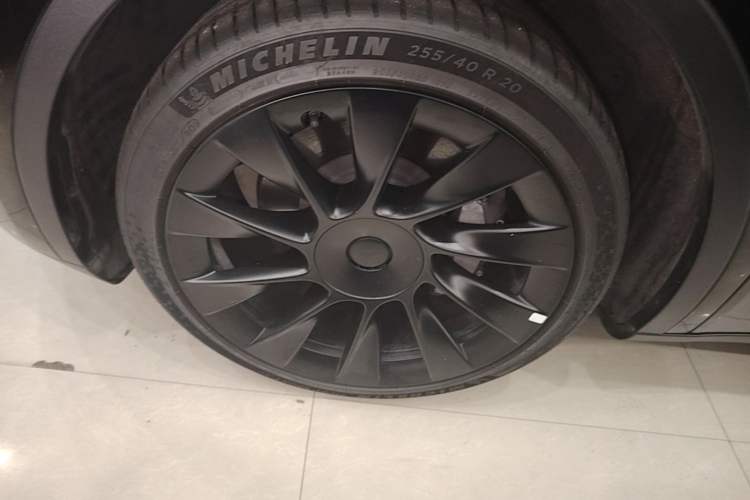Used Tesla Model Y 2022 Rear-Wheel-Drive Version Left Front Wheel Hub